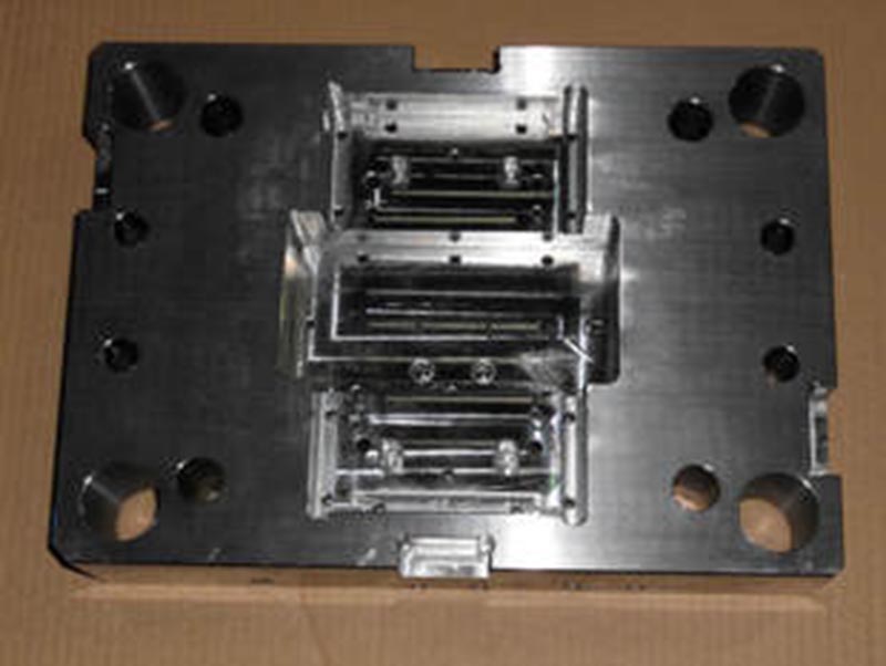 藤精密塑料模-06